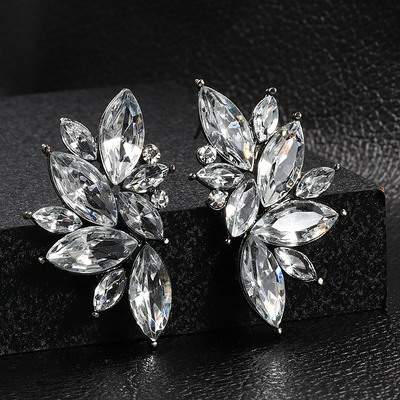 光影魔法 首飾水晶與化妝品拍攝后期的精修藝術