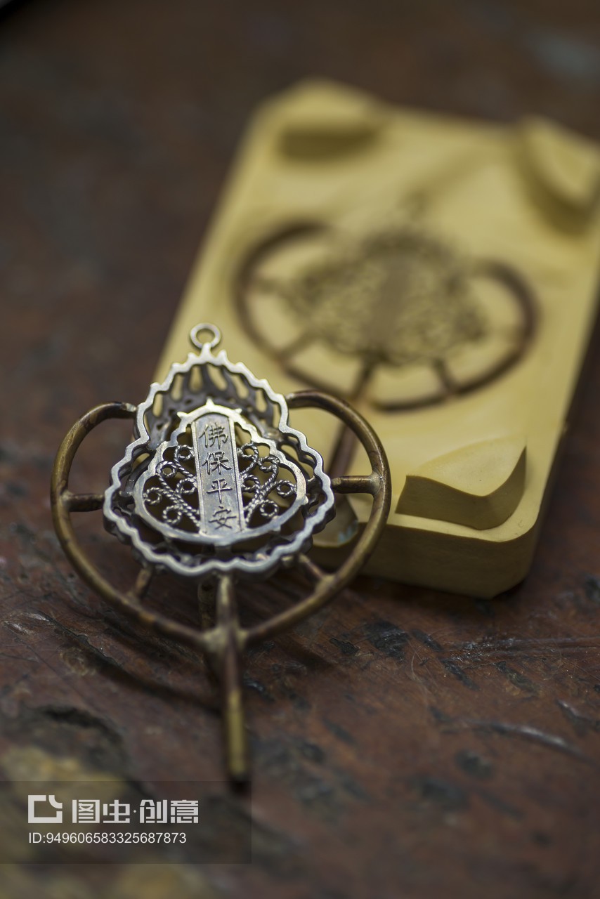 從黃金首飾加工到化妝品 傳統工藝與現代美學的交融